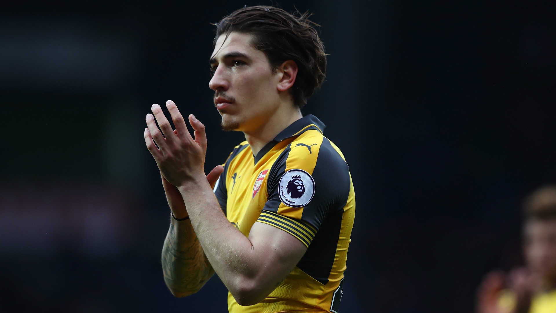 Hector Bellerin is reportedly a transfer target for La Liga side Barcelona