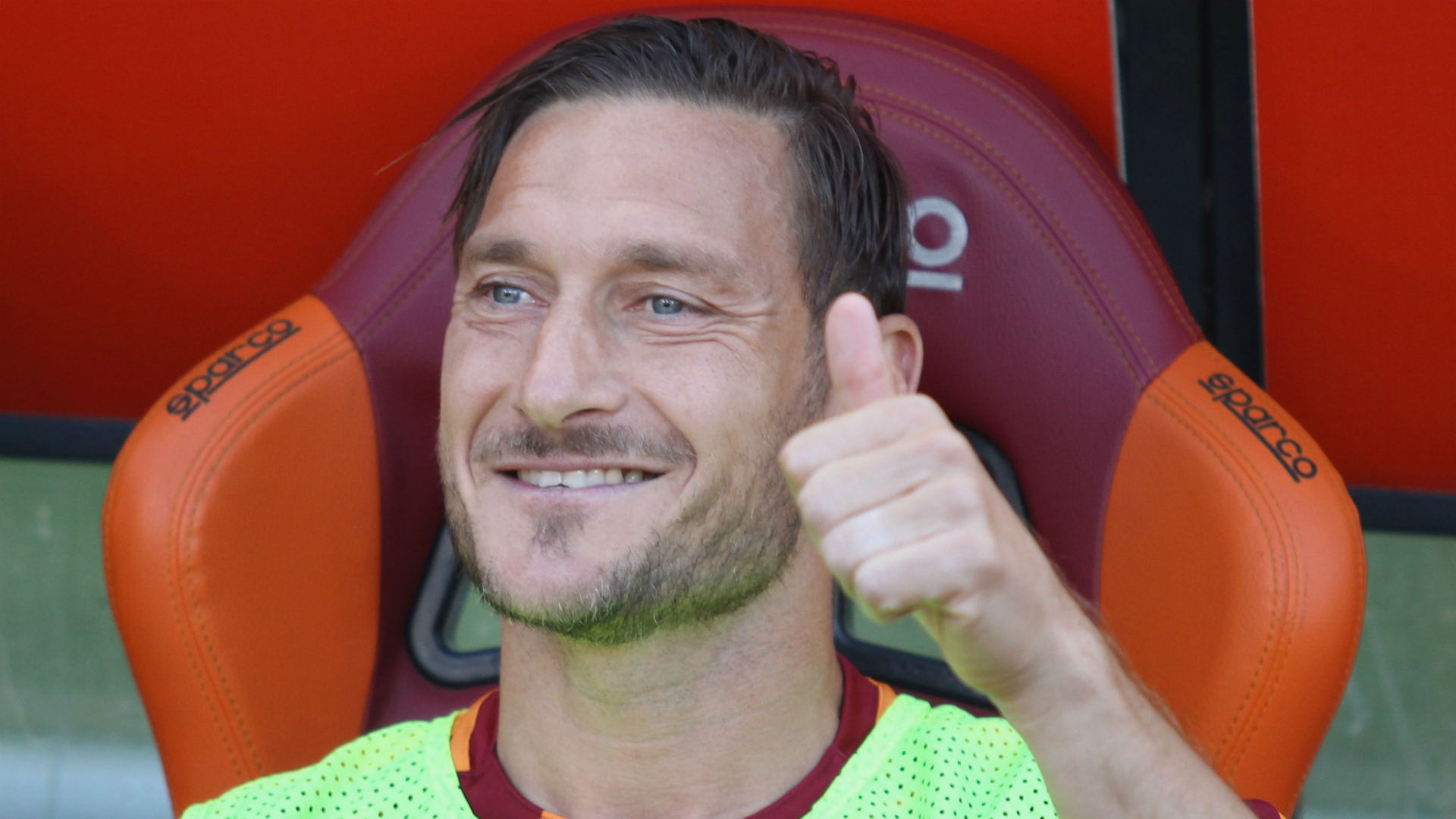 Hanyu says that to his understanding the Japanese club and remaining at Roma are Totti's two options at the moment. 