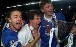 Dennis Wise, Gianfranco Zola and Tore Andre Flo celebrate Cup Winner's Cup trophy (Source: Reuters)