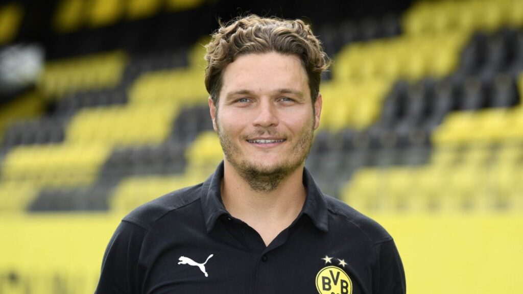 The Tactic Used by Edin Terzić for Borussia Dortmund in 2023/2024 Season